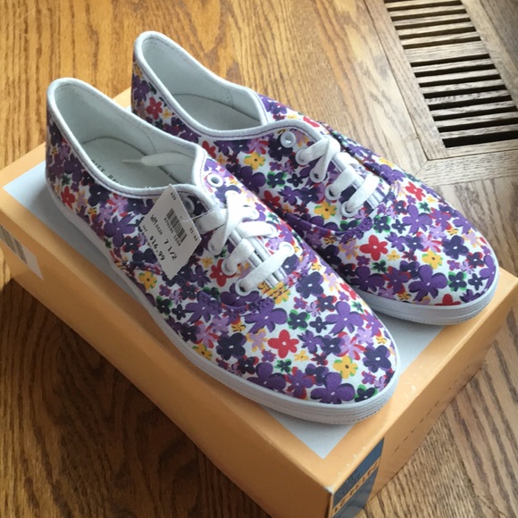 City Sneaks Shoes - NWT low-top sneakers